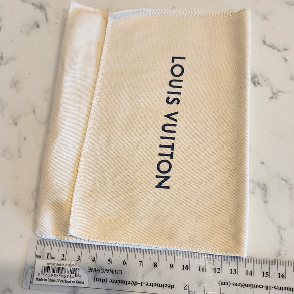 LOUIS VUITTON - Small dustbag (17cm x 13.5cm) - Picture 4 of 4